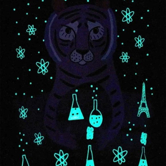 New Tea 3T Marie Curie Glow in the Dark Tee NWT Collection Science - Picture 4 of 4